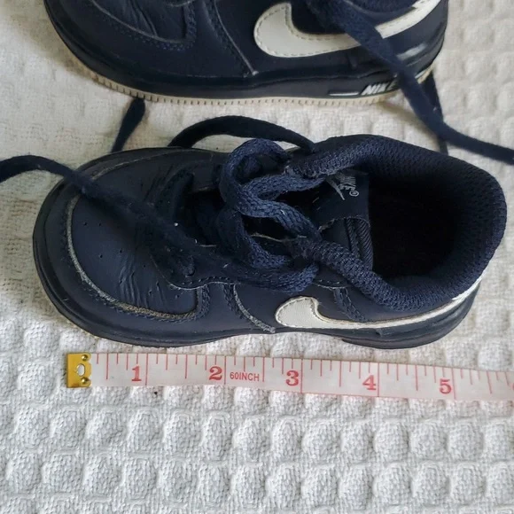 Toddler Nike sneakers size 5C - Picture 8 of 8